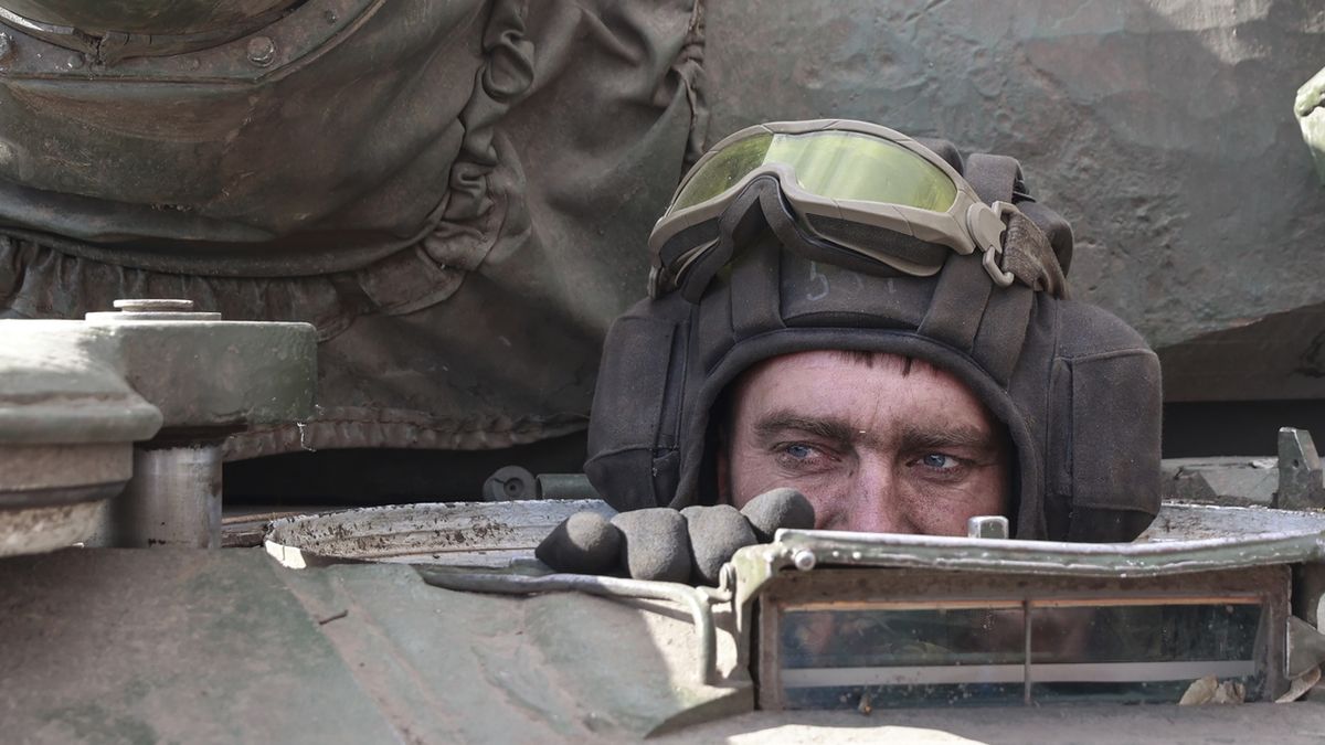 Tvrdé střety severně od Kyjeva, klíčové boje na východě Ukrajiny